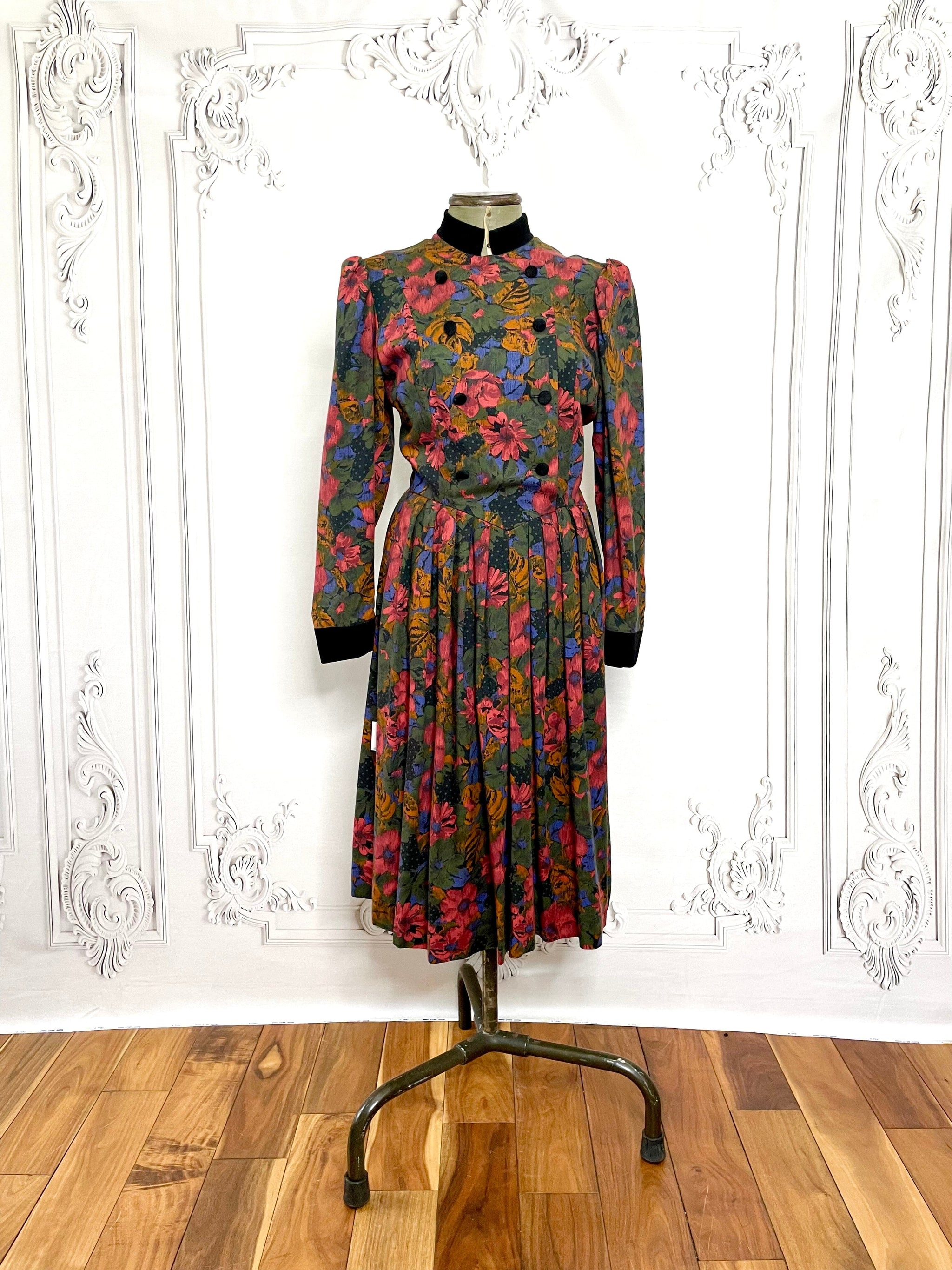 Vintage factory 1980s Floral Watercolor Dress 1940s Style Sheath | W 30